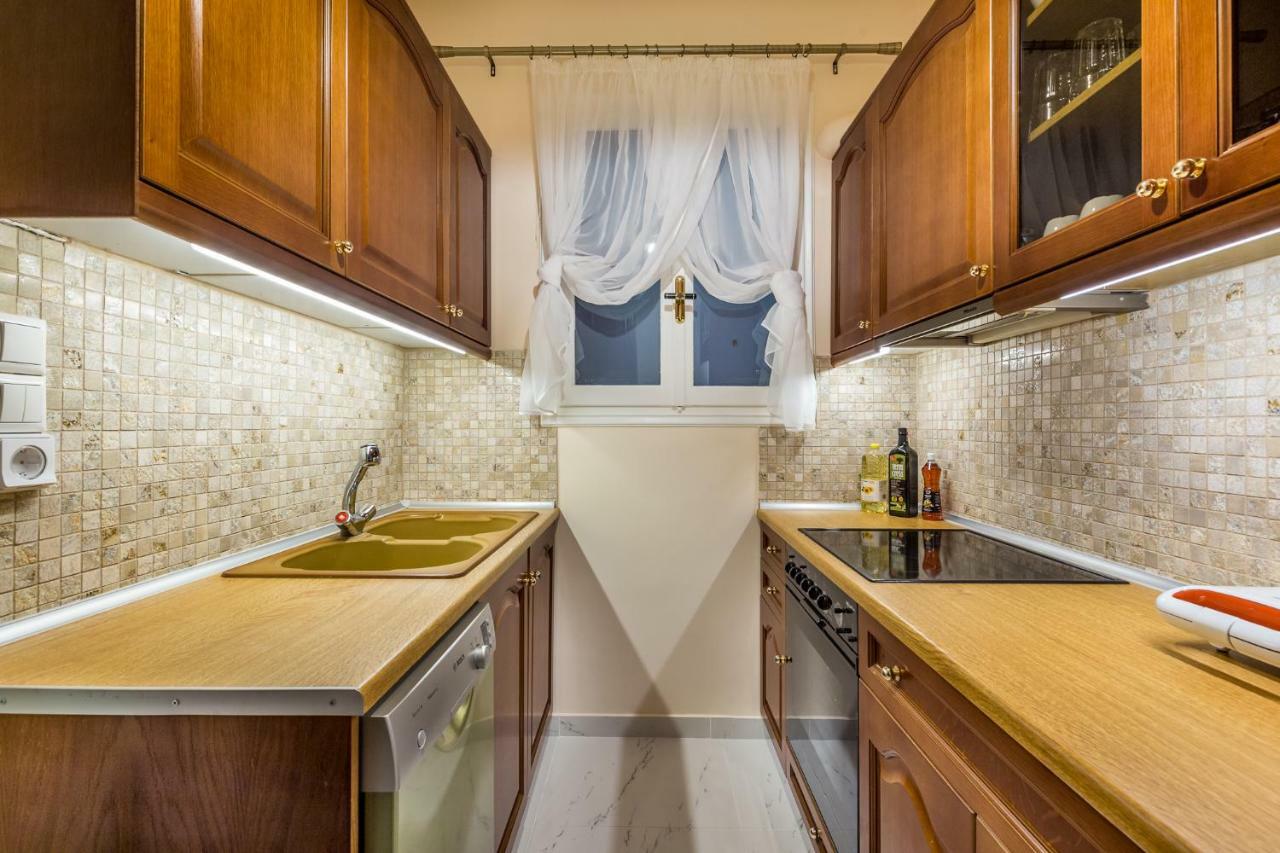Chic Flat In Kolonaki Next To American Embassy Афины Экстерьер фото
