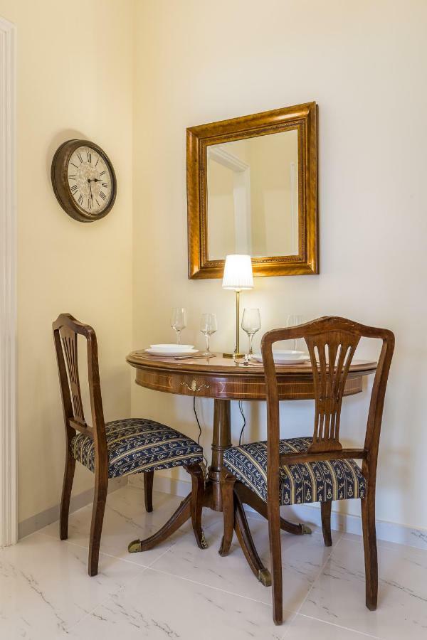 Chic Flat In Kolonaki Next To American Embassy Афины Экстерьер фото